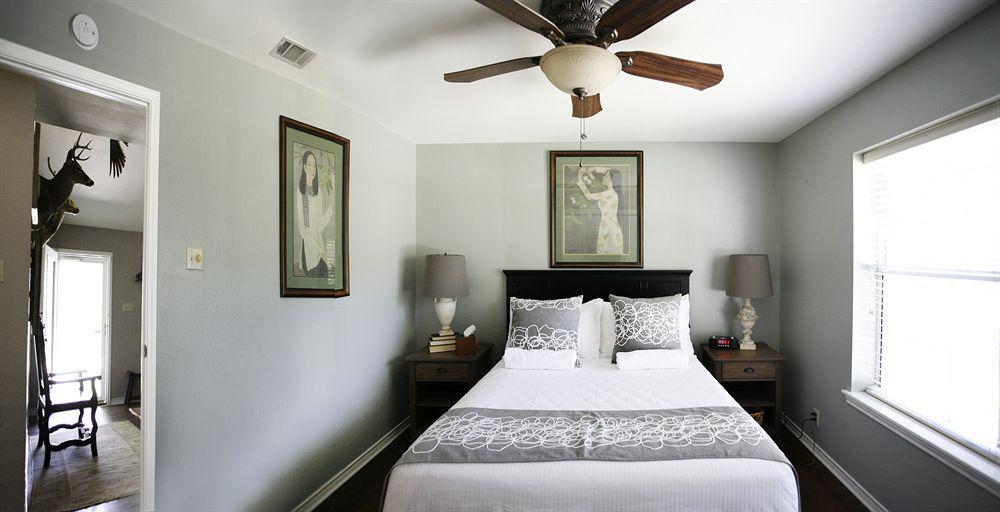 Camp Lucy Hotel Dripping Springs Bagian luar foto