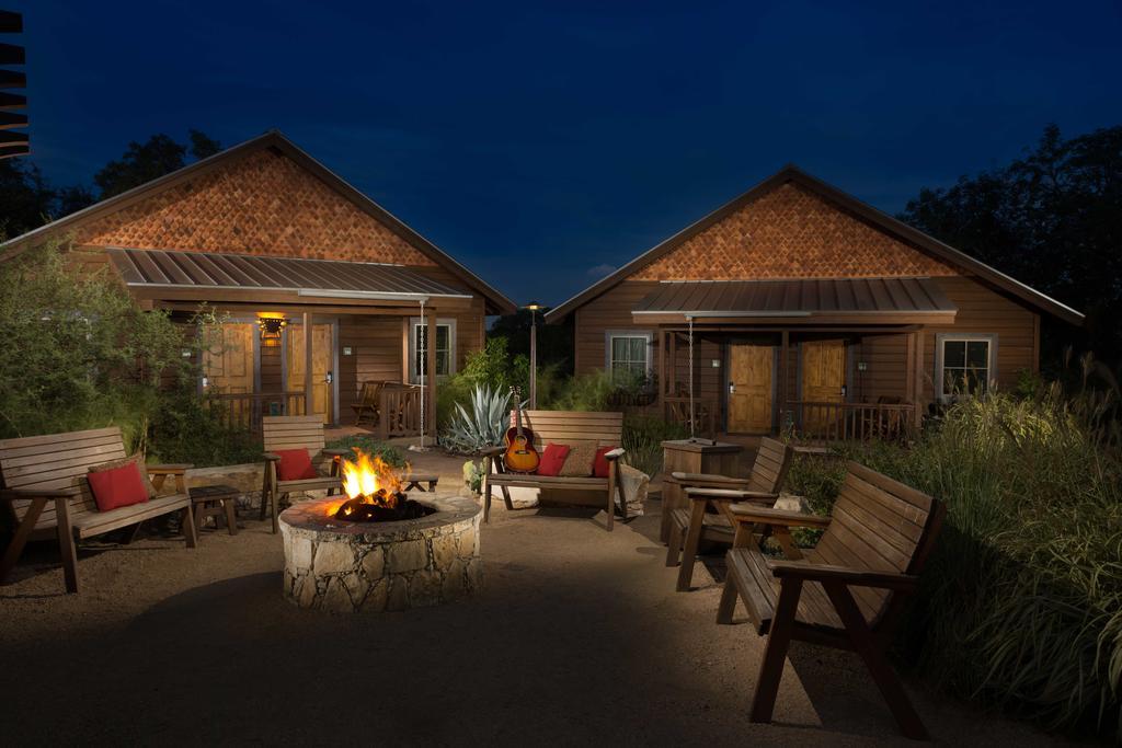 Camp Lucy Hotel Dripping Springs Bagian luar foto