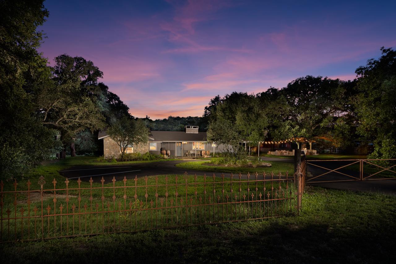 Camp Lucy Hotel Dripping Springs Bagian luar foto