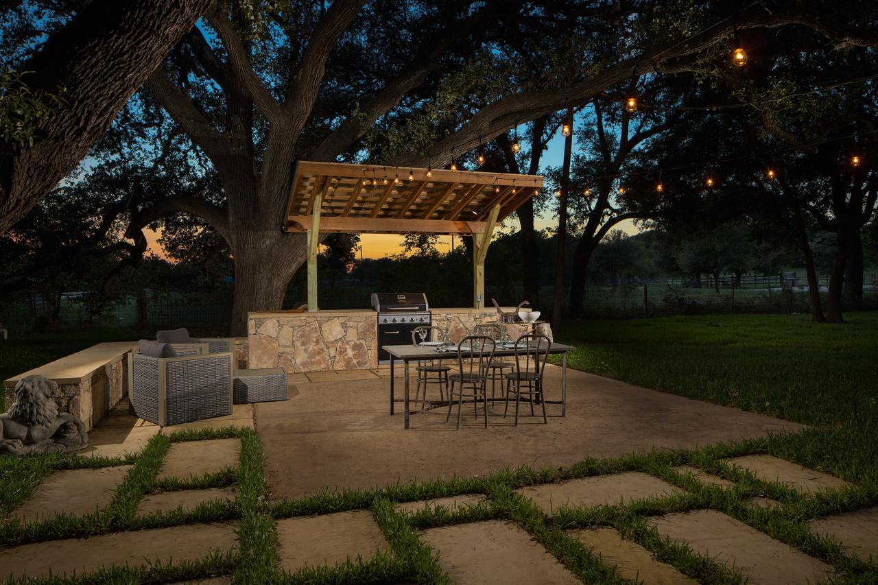 Camp Lucy Hotel Dripping Springs Bagian luar foto
