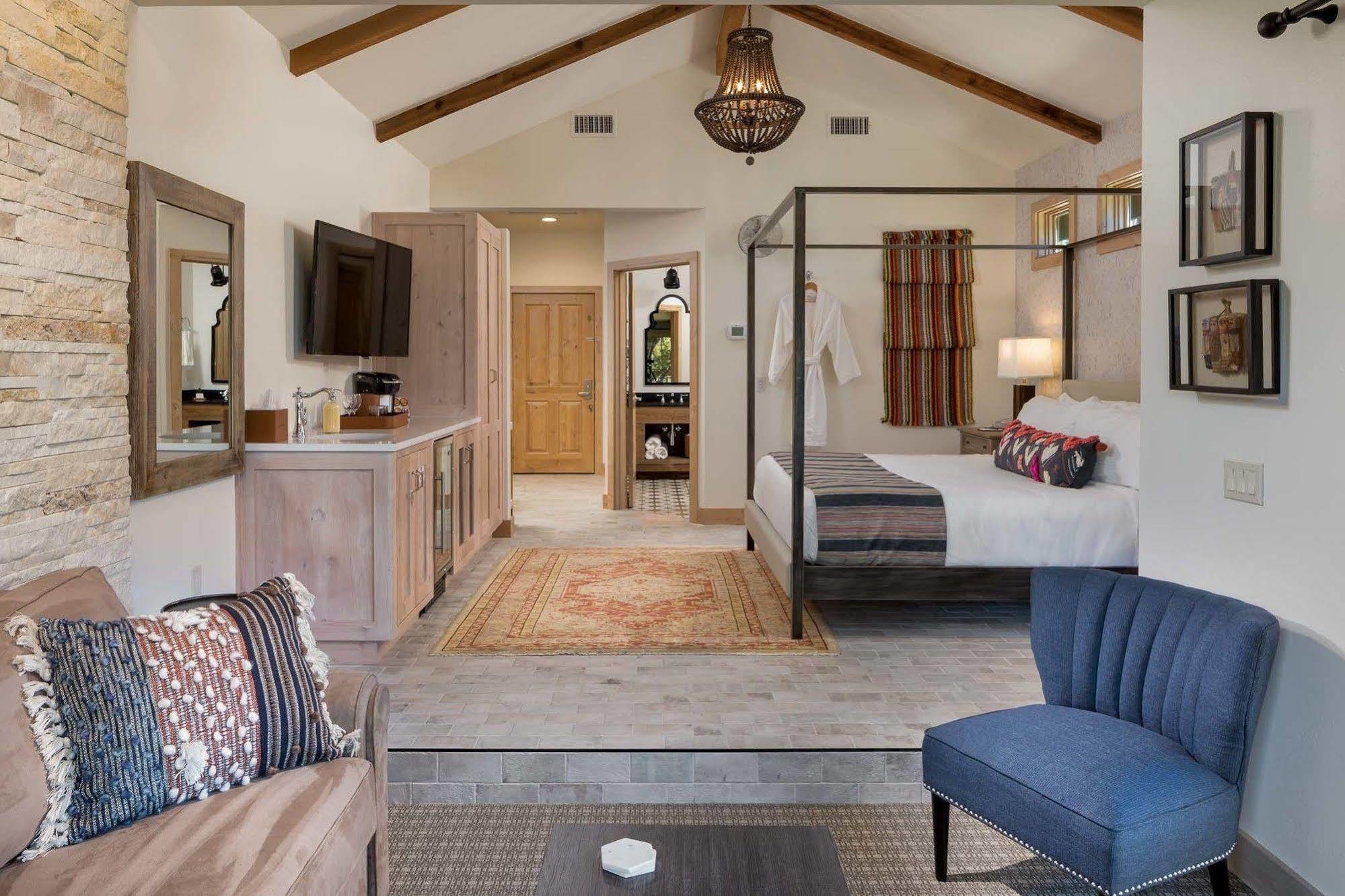 Camp Lucy Hotel Dripping Springs Bagian luar foto