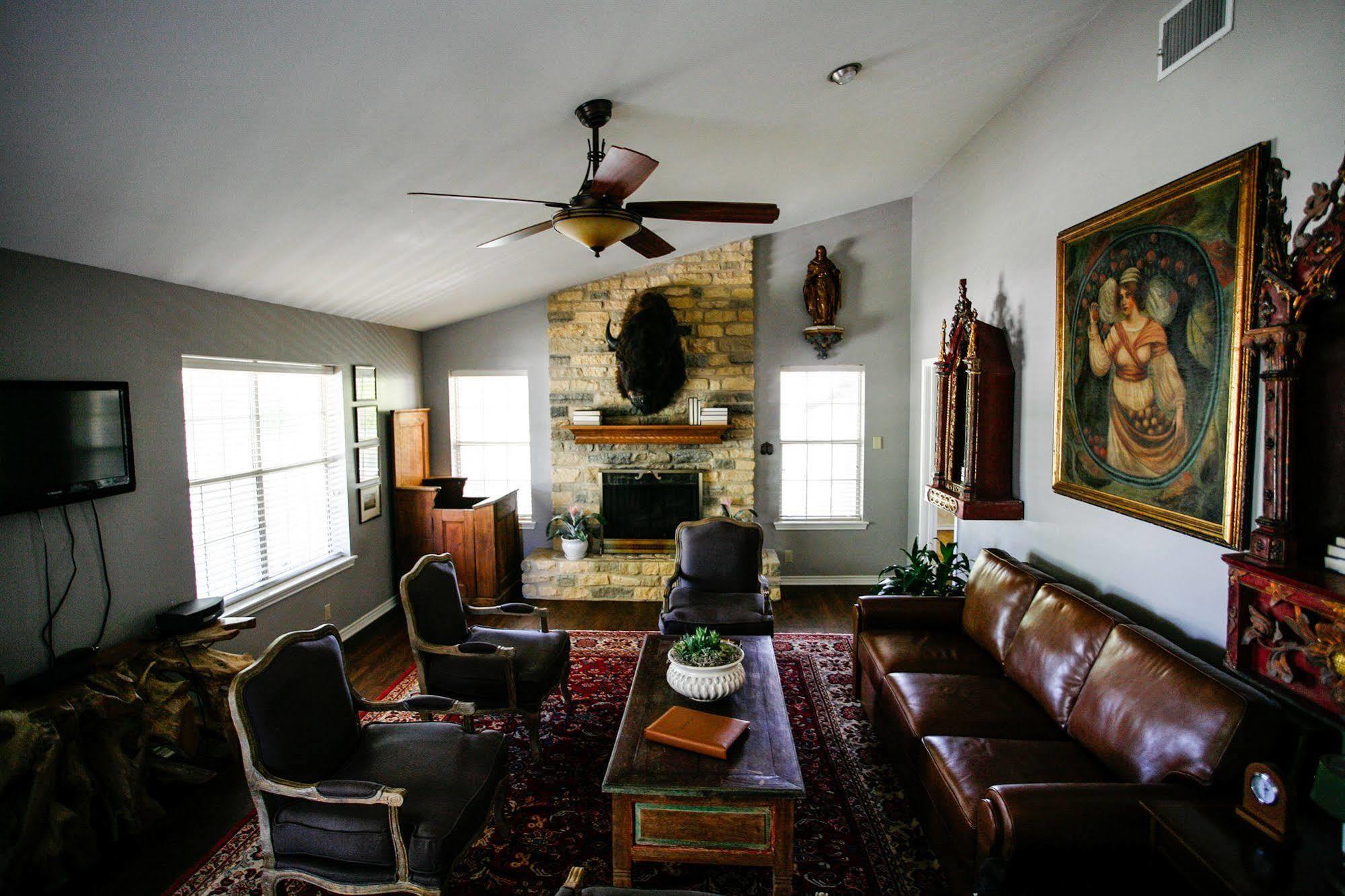 Camp Lucy Hotel Dripping Springs Bagian luar foto