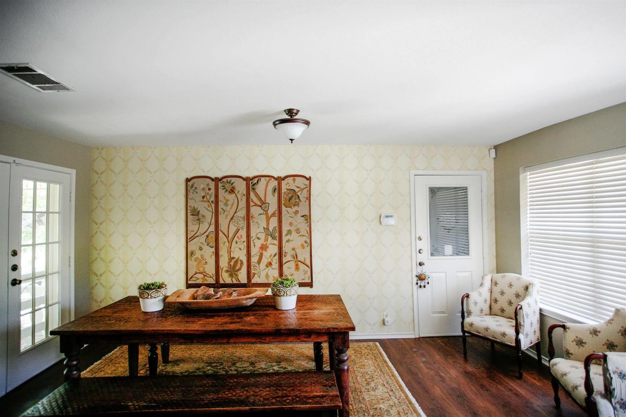 Camp Lucy Hotel Dripping Springs Bagian luar foto