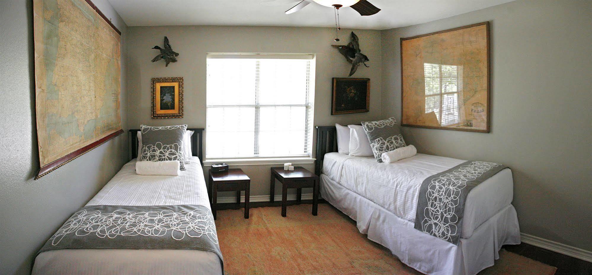 Camp Lucy Hotel Dripping Springs Bagian luar foto