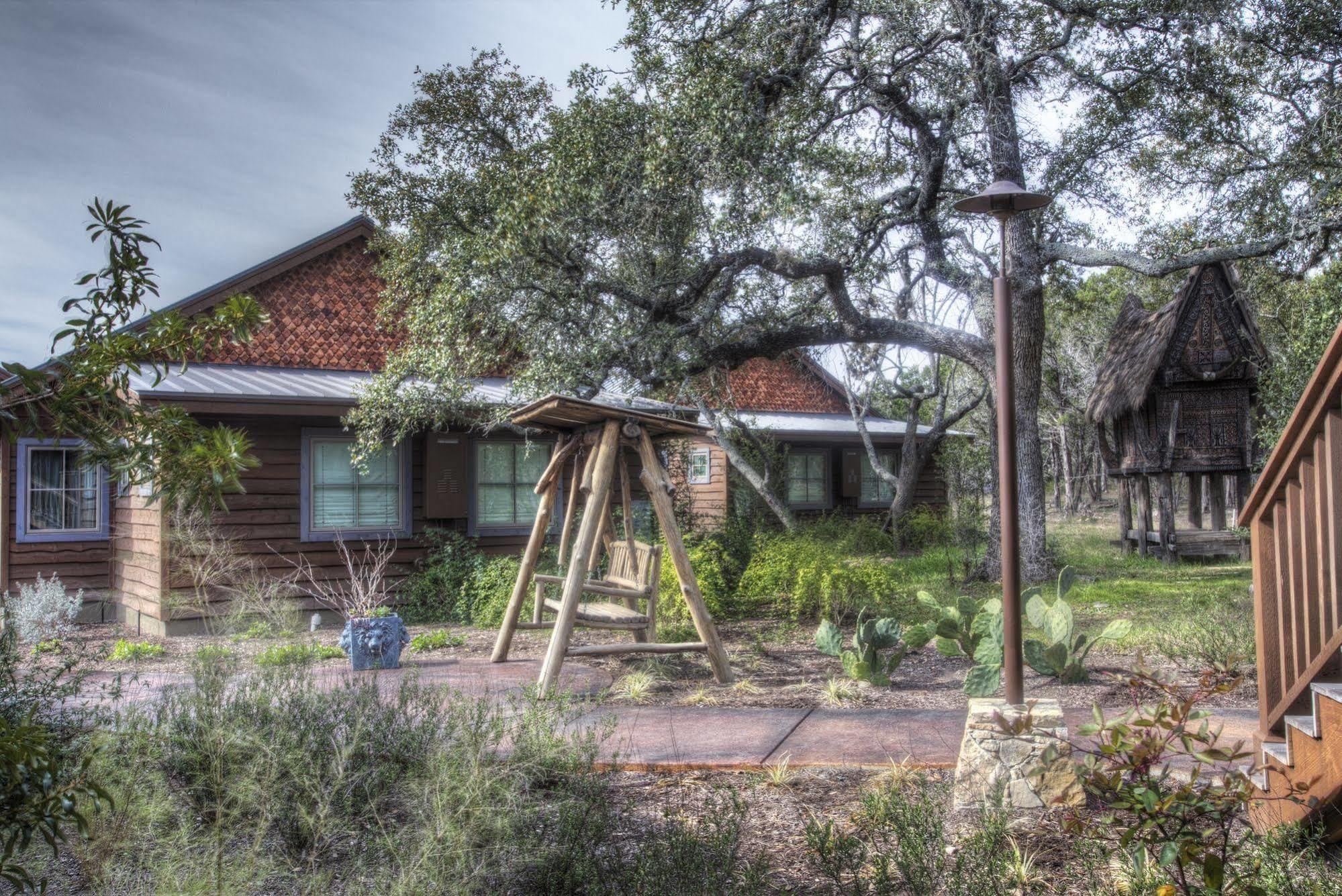 Camp Lucy Hotel Dripping Springs Bagian luar foto