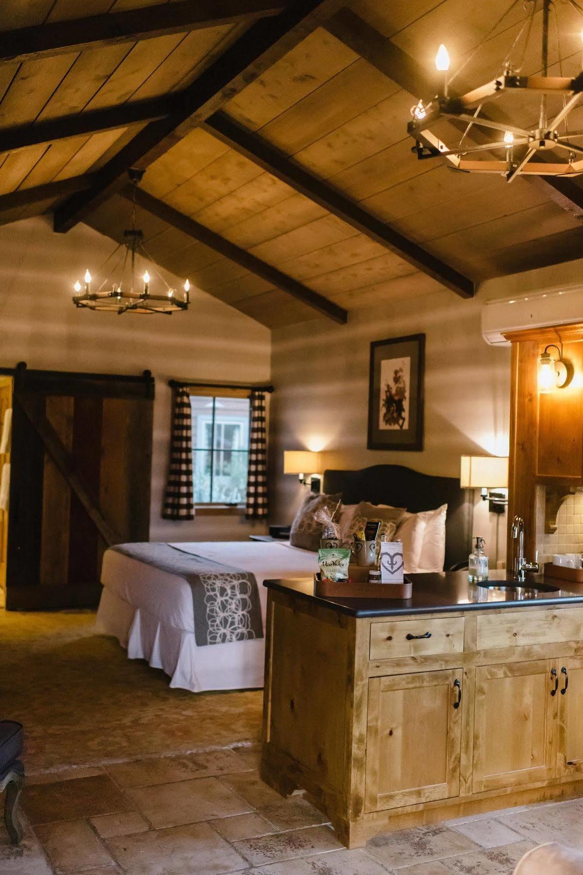 Camp Lucy Hotel Dripping Springs Bagian luar foto