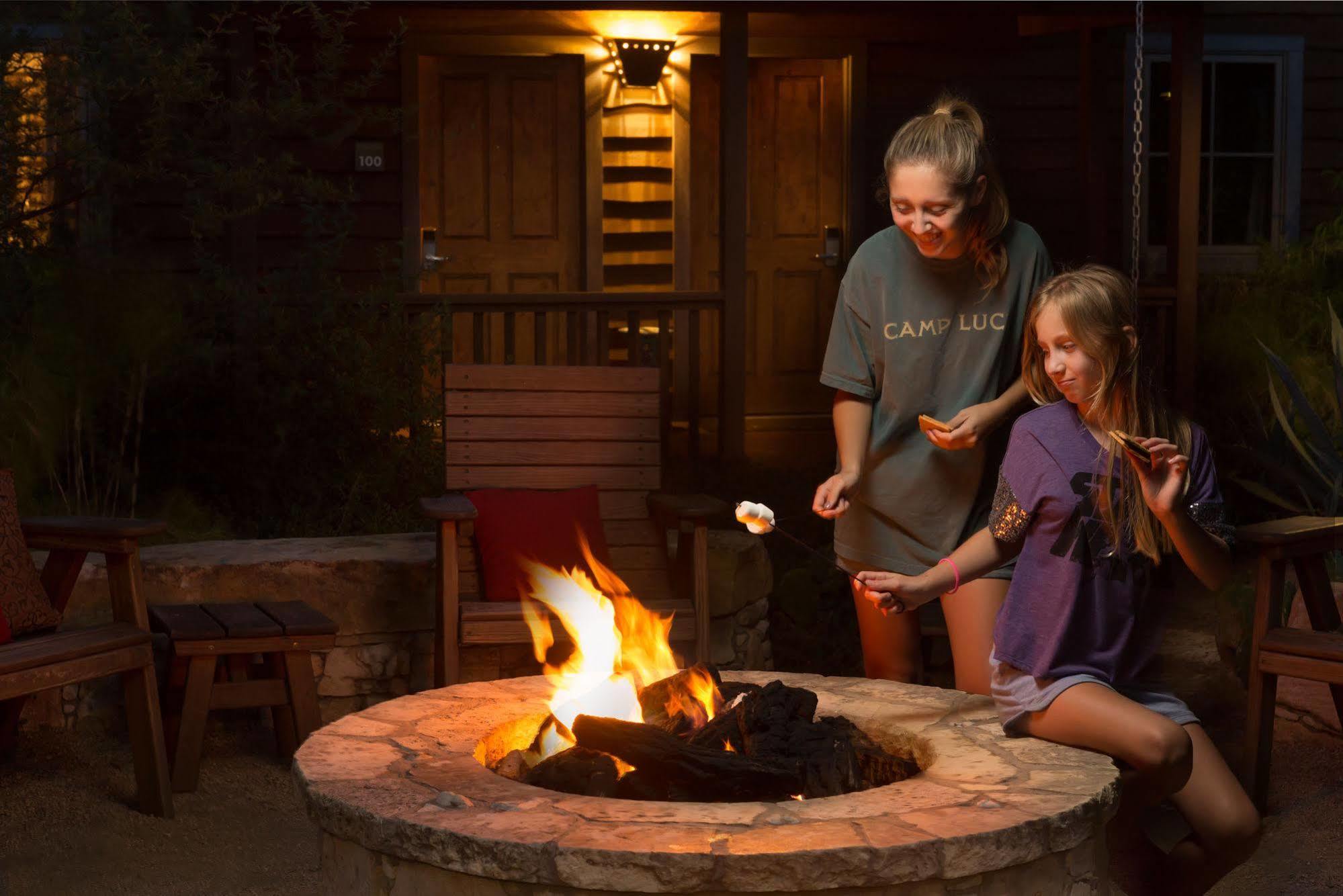 Camp Lucy Hotel Dripping Springs Bagian luar foto