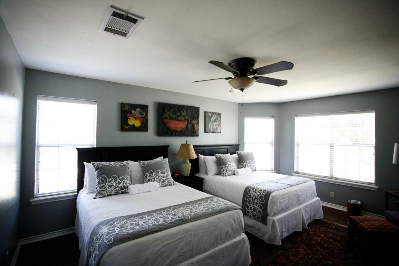 Camp Lucy Hotel Dripping Springs Bagian luar foto